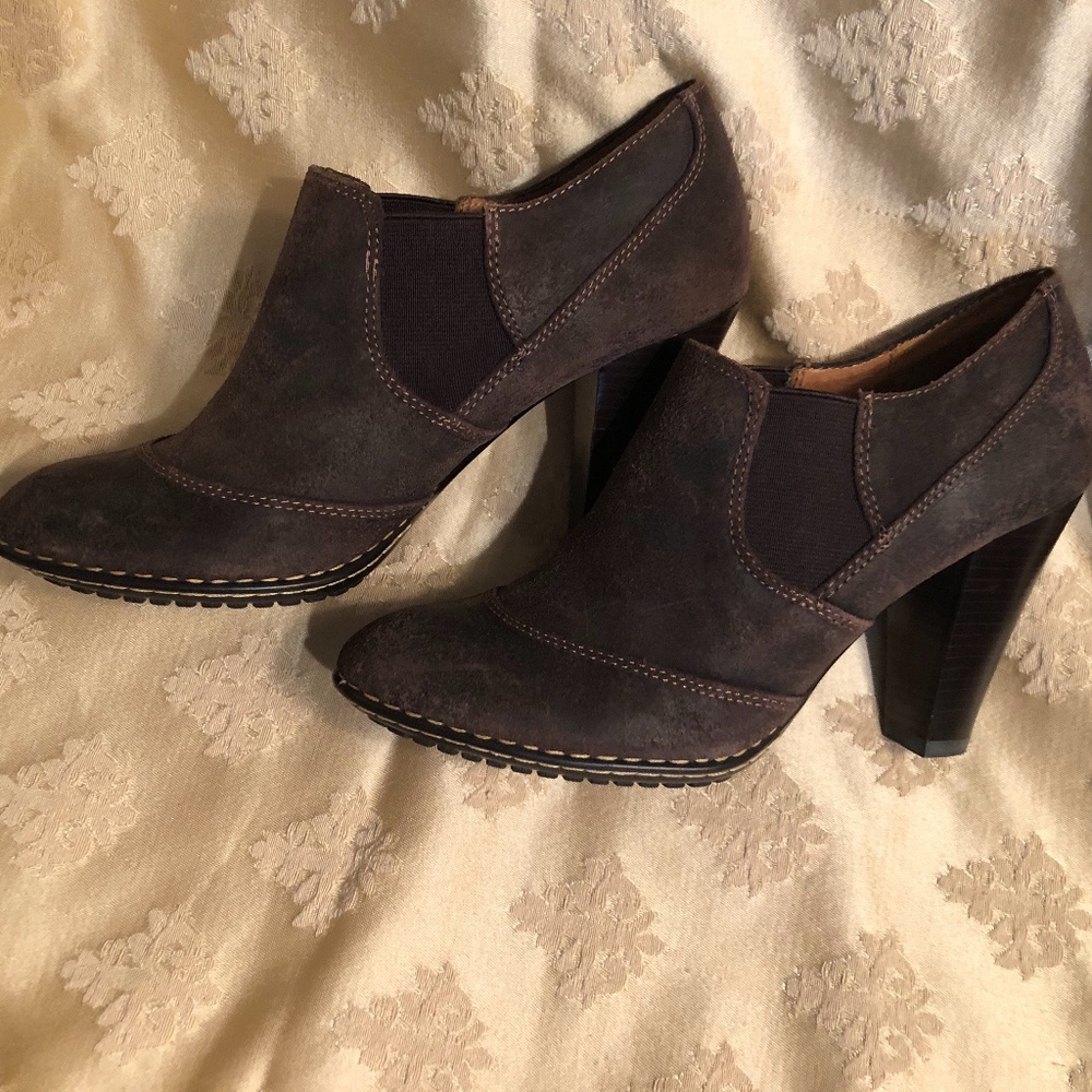 Sofft Brand Simola Chocolate Brown Distressed Suede Leather Booties - Picture 5 of 13